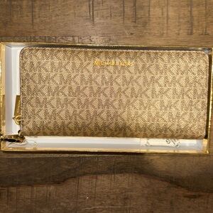 Michael Kors Wristlet Full Sized Wallet NWT